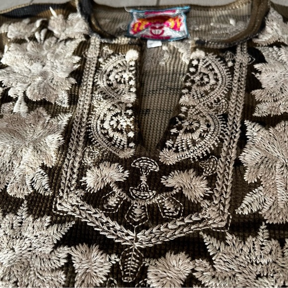 Johnny Was Christina Cotton Camouflage Floral Embroidered Raw Hem Top Size Large - Picture 6 of 13